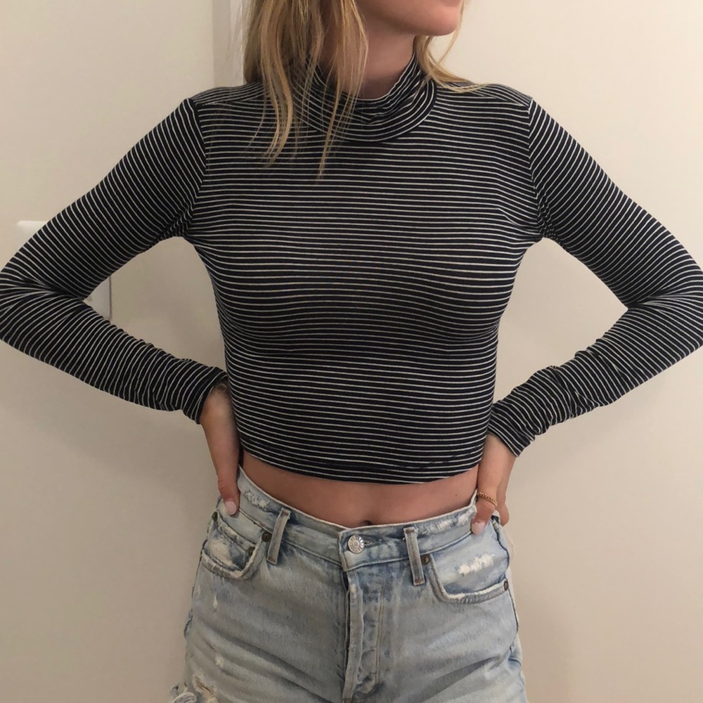 Brandy Melville Cropped Turtleneck